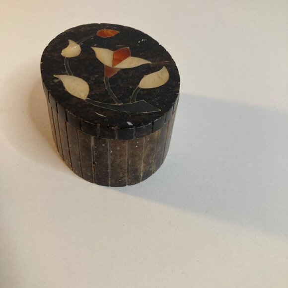 Vintage Hand Carved Soapstone Trinket Box Floral Inlayed Cover 2 x 3" Black Red - Picture 3 of 8
